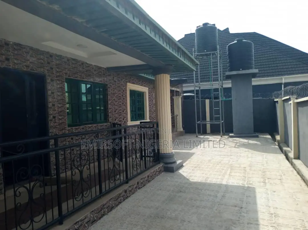 3bdrm Block of Flats in Akala Express for rent in Akala Express