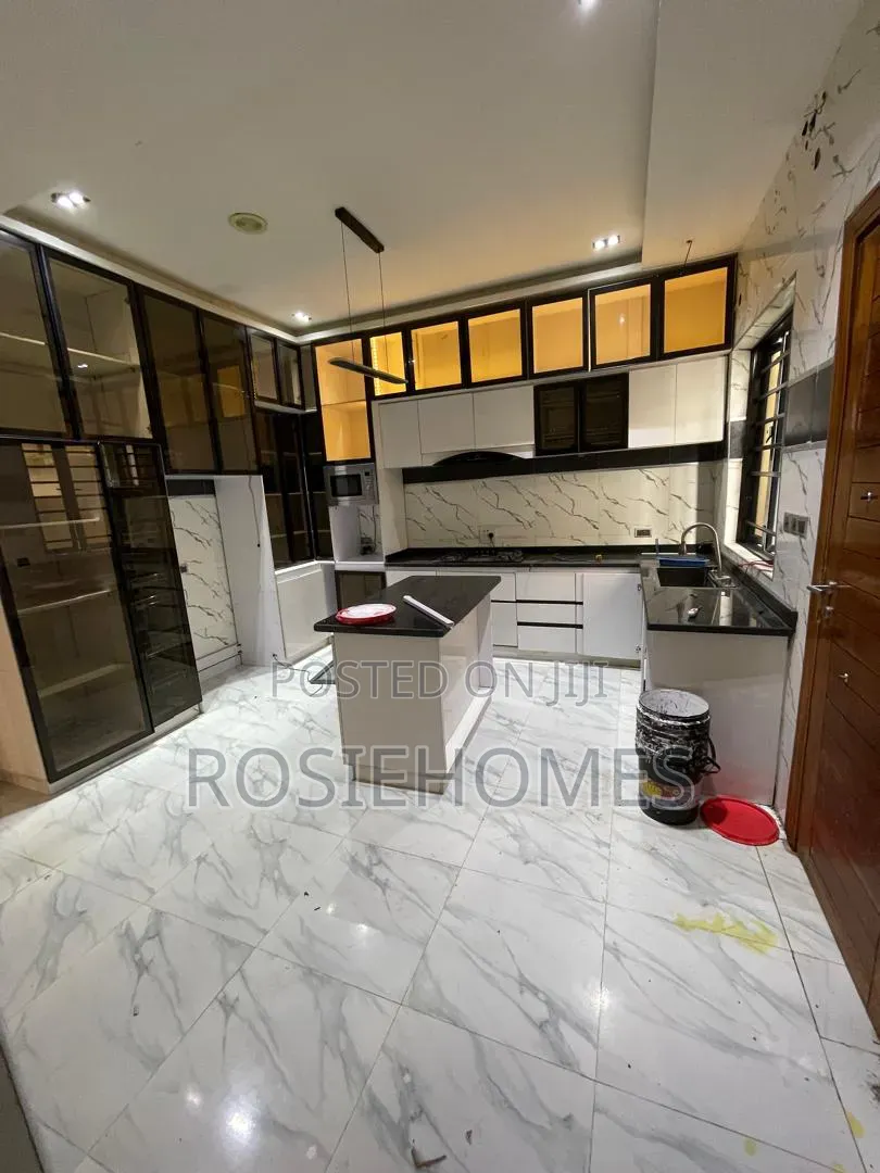 5bdrm Duplex in Ikota Gra for rent in Ikota