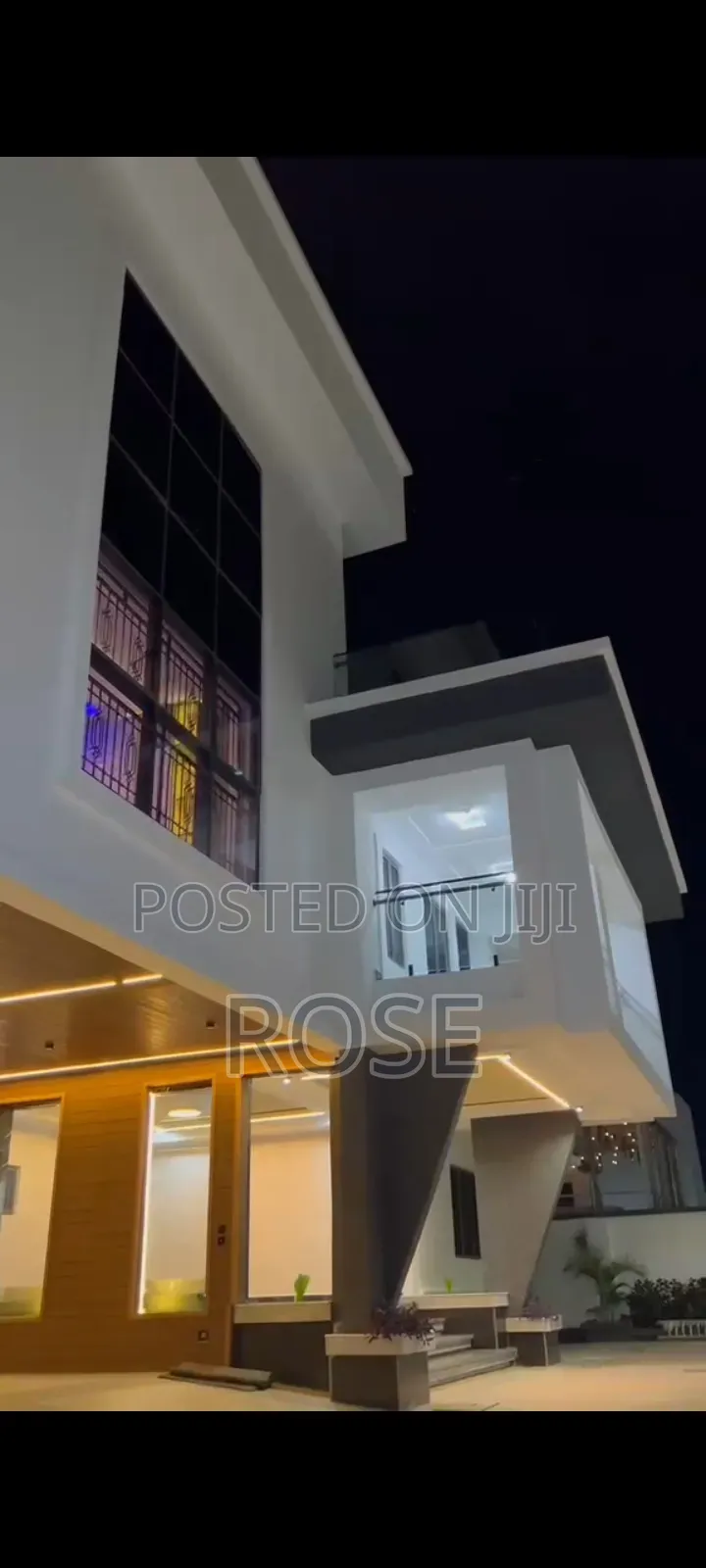 Mansion for Sale (Fully Detached Villa 9 Bedroom) in Uyo