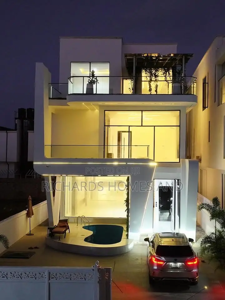 5bdrm Duplex in Chevron for sale in Chevron