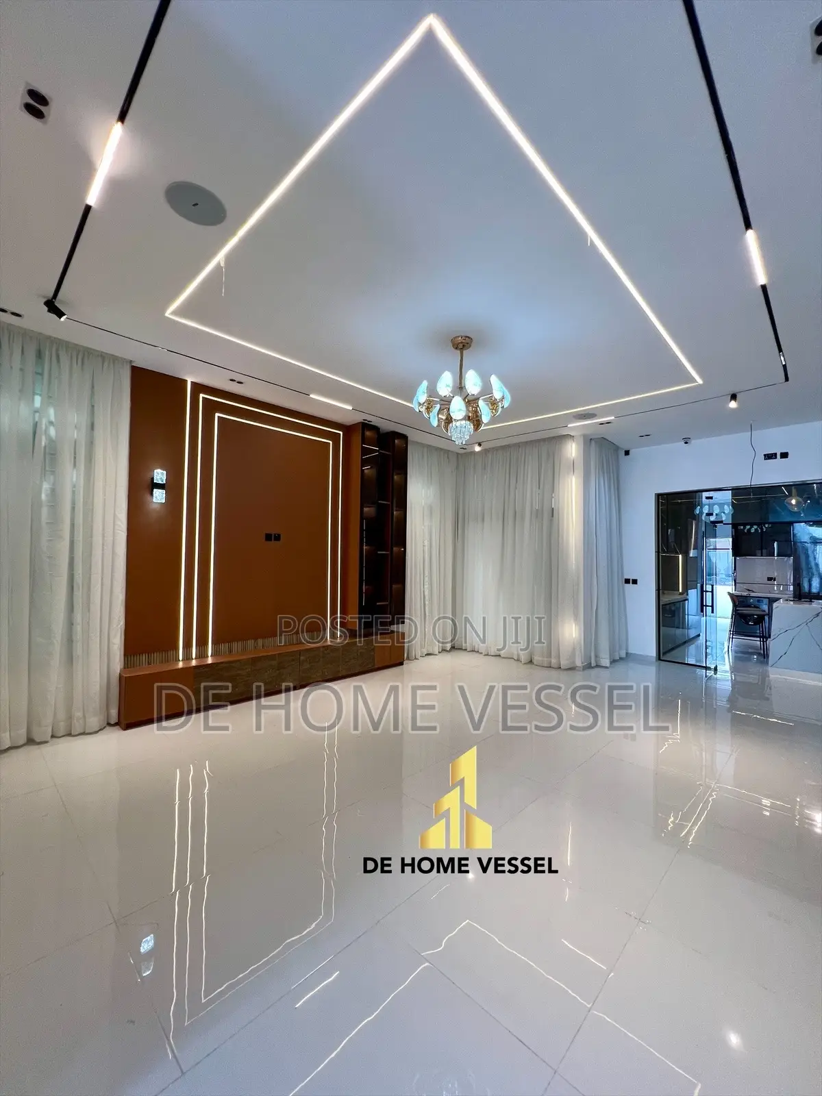 5bdrm Duplex in Chevron for sale in Chevron