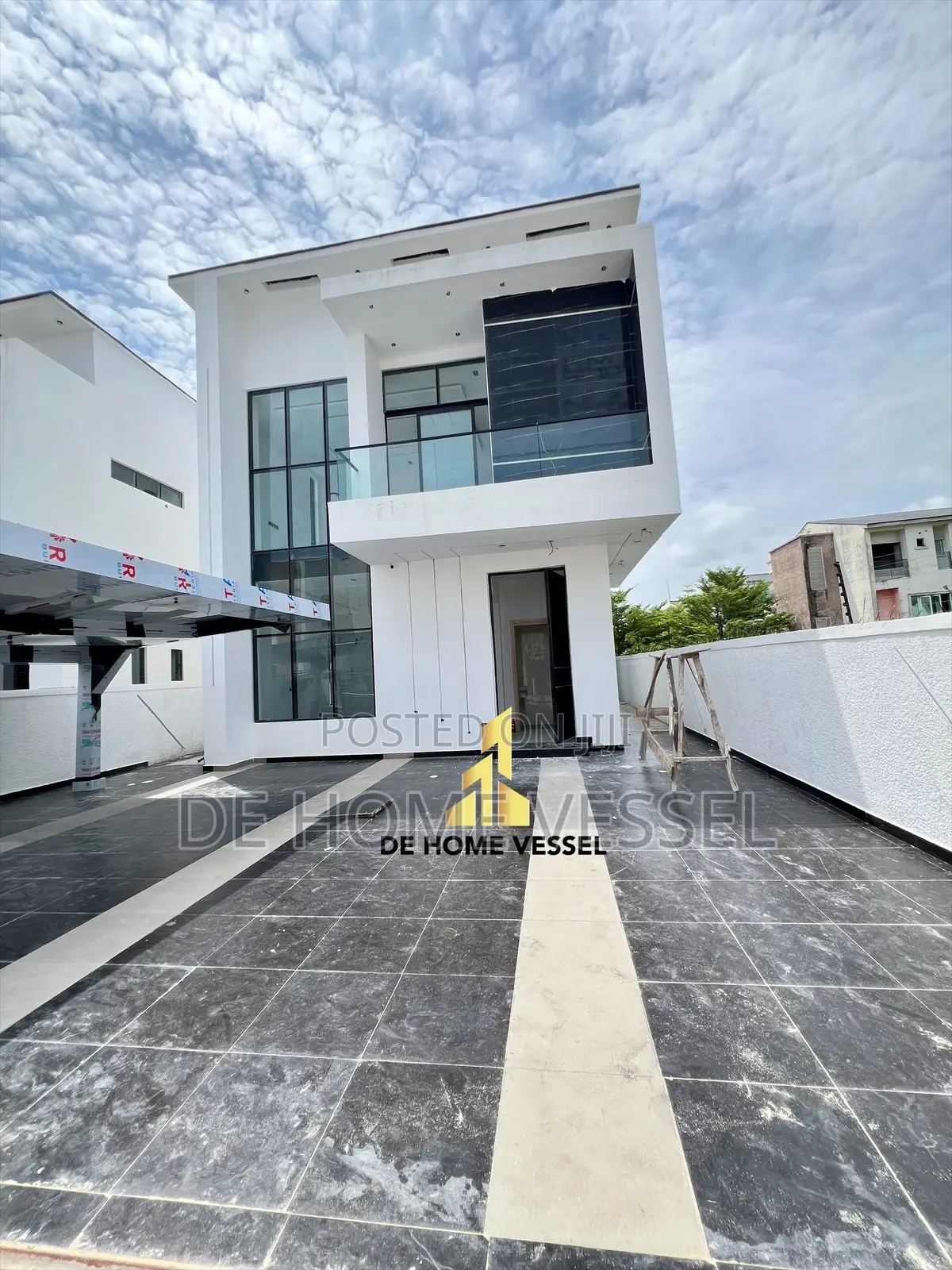 5bdrm Duplex in Chevron for sale in Chevron
