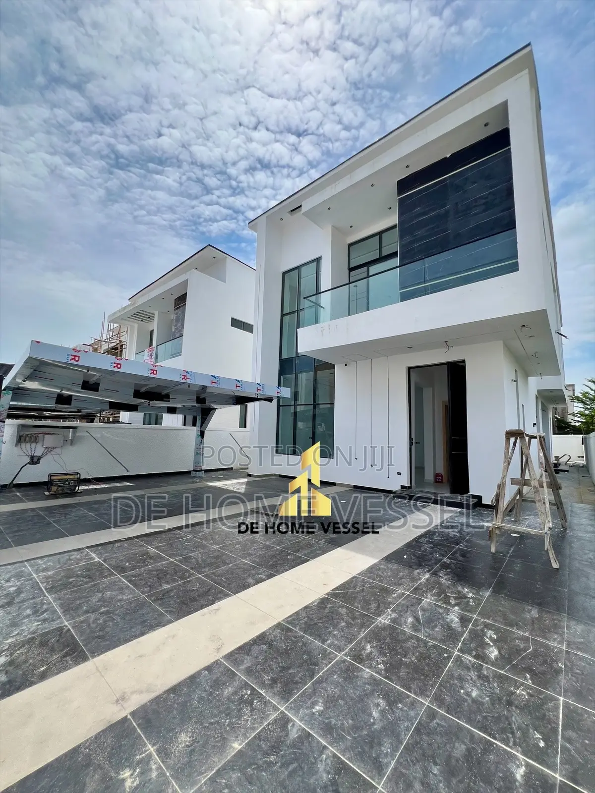 5bdrm Duplex in Chevron for sale in Chevron