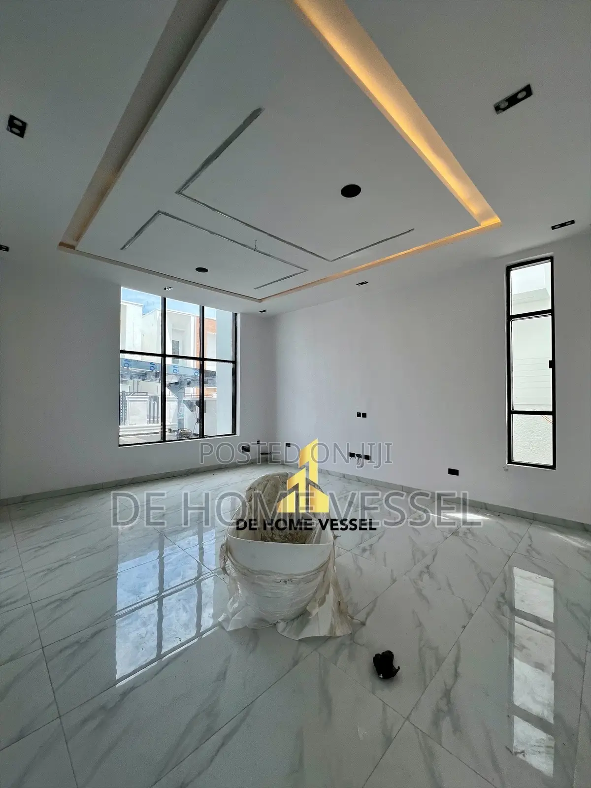 5bdrm Duplex in Chevron for sale in Chevron