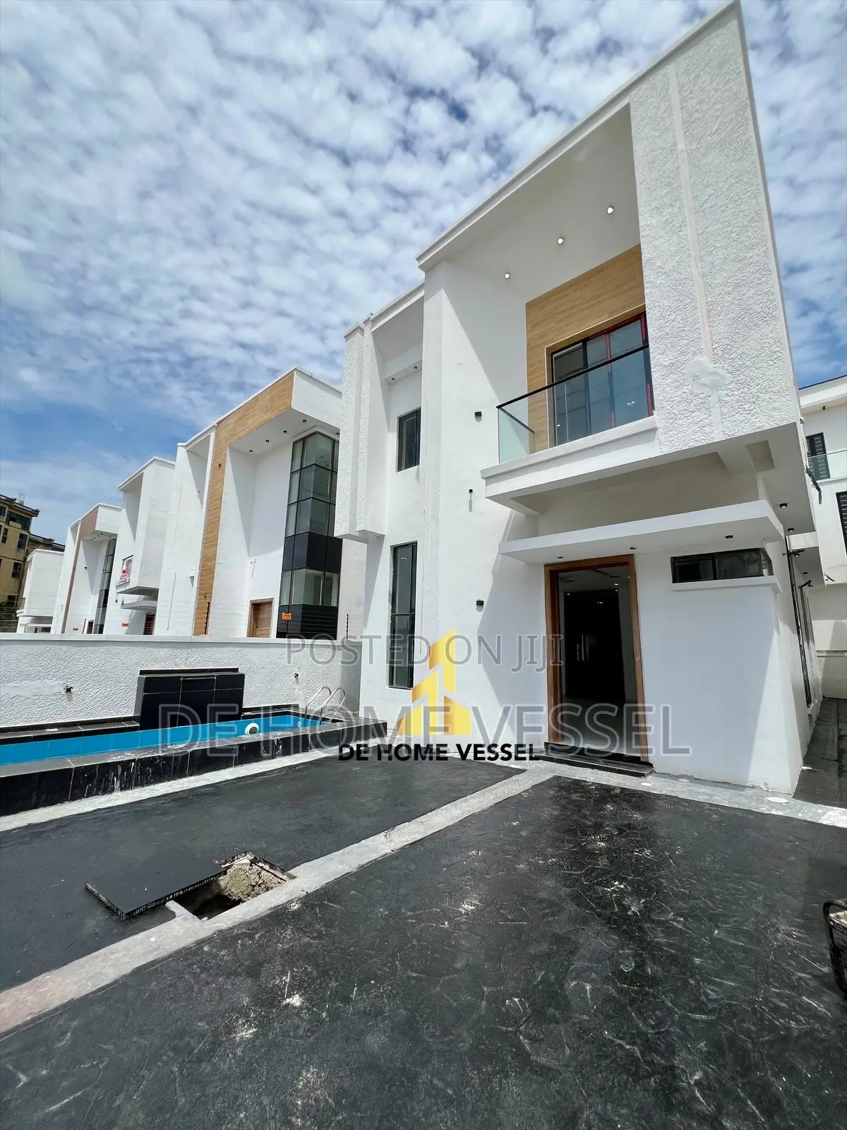 5bdrm Duplex in Chevron for sale in Chevron