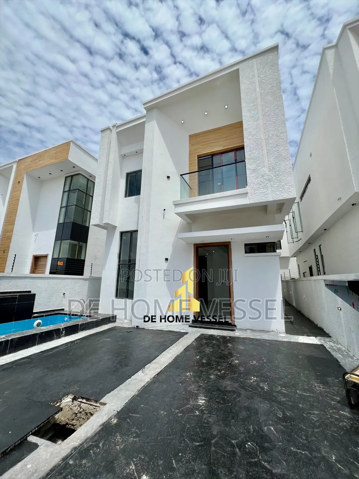 5bdrm Duplex in Chevron for sale in Chevron