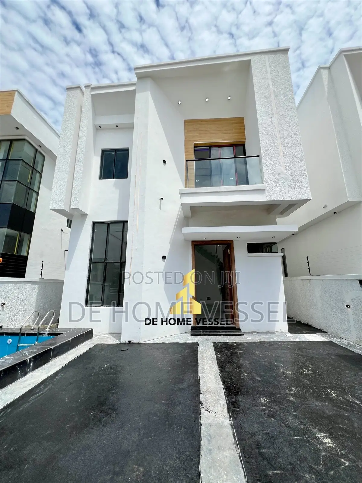 5bdrm Duplex in Chevron for sale in Chevron