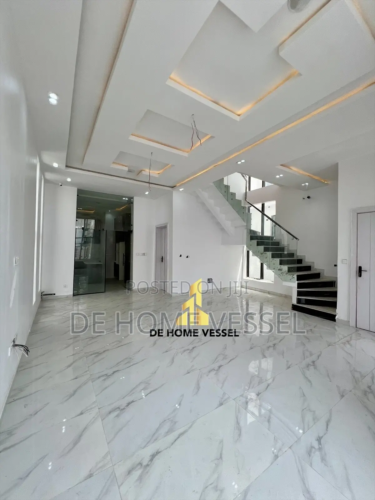5bdrm Duplex in Chevron for sale in Chevron