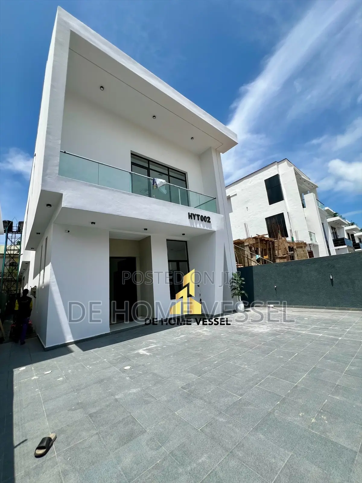 4bdrm Duplex in Chevron for sale in Chevron