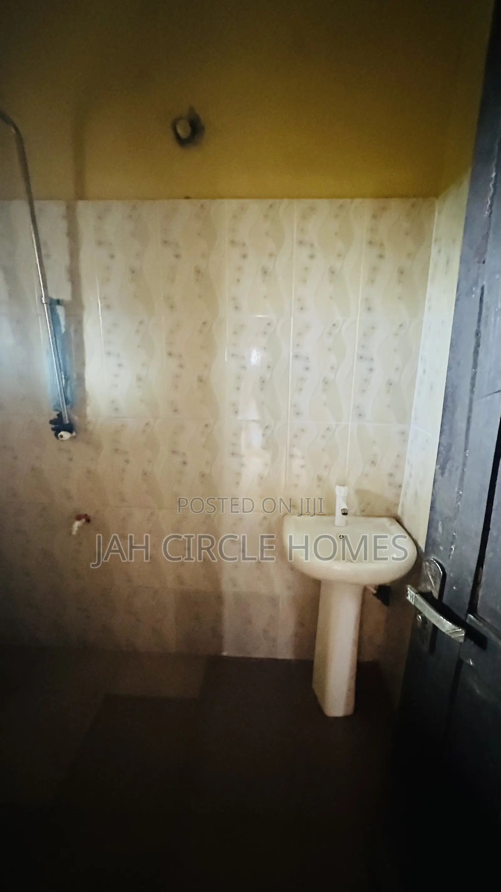 1bdrm Room & Parlour in Igbe Oloja, Lagos State for rent in Lagos State