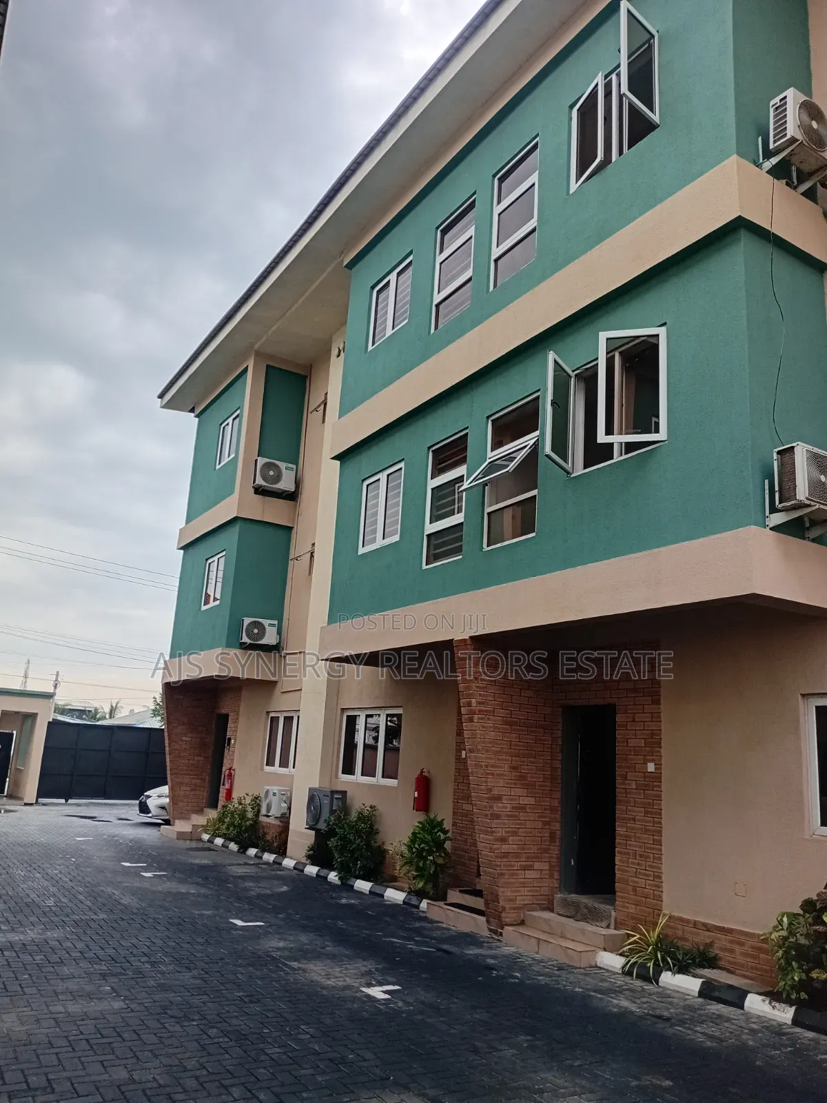 4bdrm Duplex in Lekki Phase 1 for sale in Lekki Phase 1