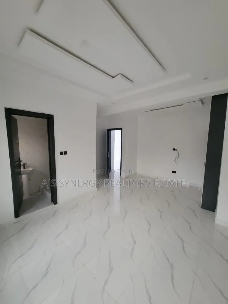 2bdrm Apartment in Igbo-efon for rent in Igbo-efon