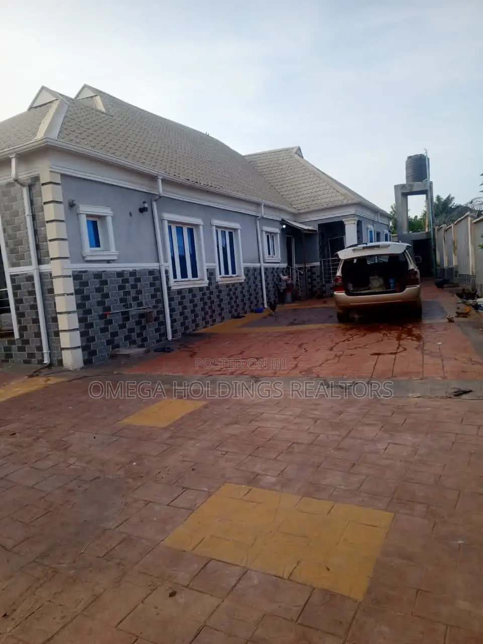 5bdrm Bungalow in Unique Estate, Ologuneru for sale in Ologuneru