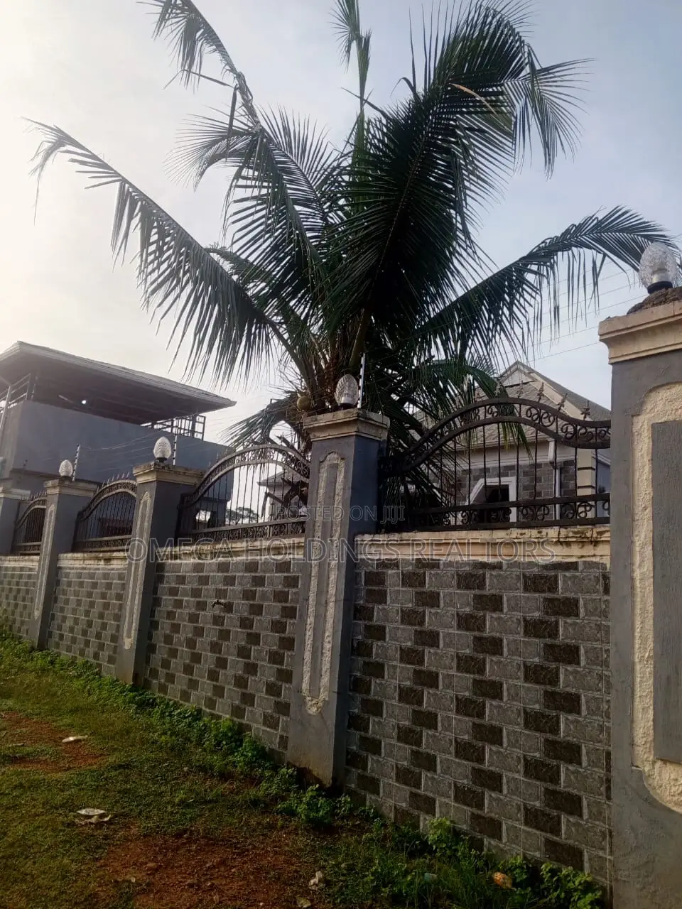5bdrm Bungalow in Unique Estate, Ologuneru for sale in Ologuneru