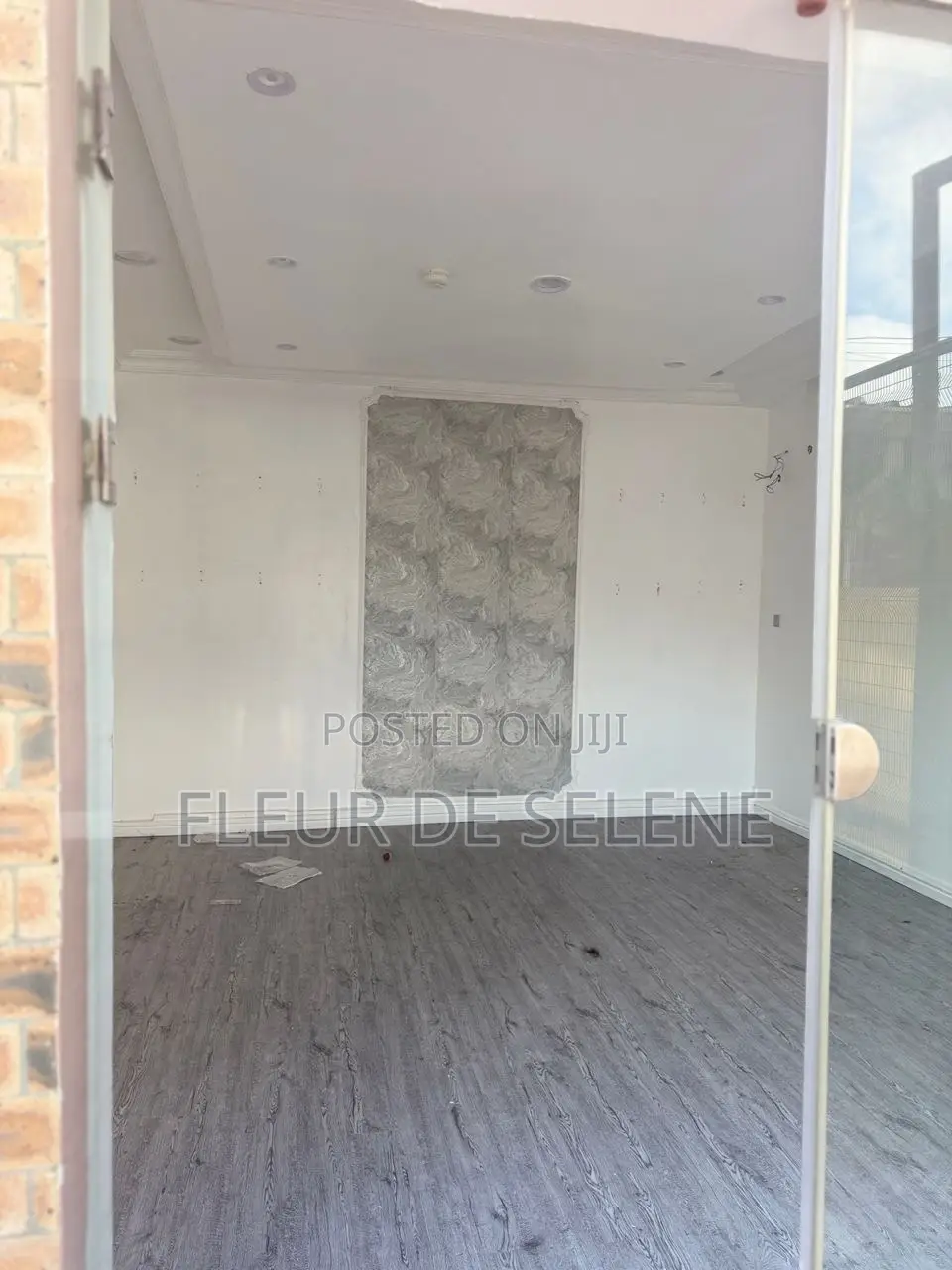 Office /Shop Space || 6/8 Million || Lekki Phase 1, Lagos in Lekki Phase 1