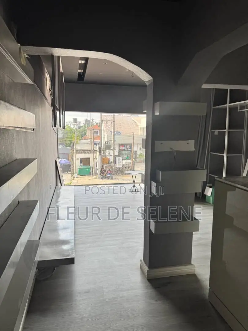 Office /Shop Space || 6/8 Million || Lekki Phase 1, Lagos in Lekki Phase 1