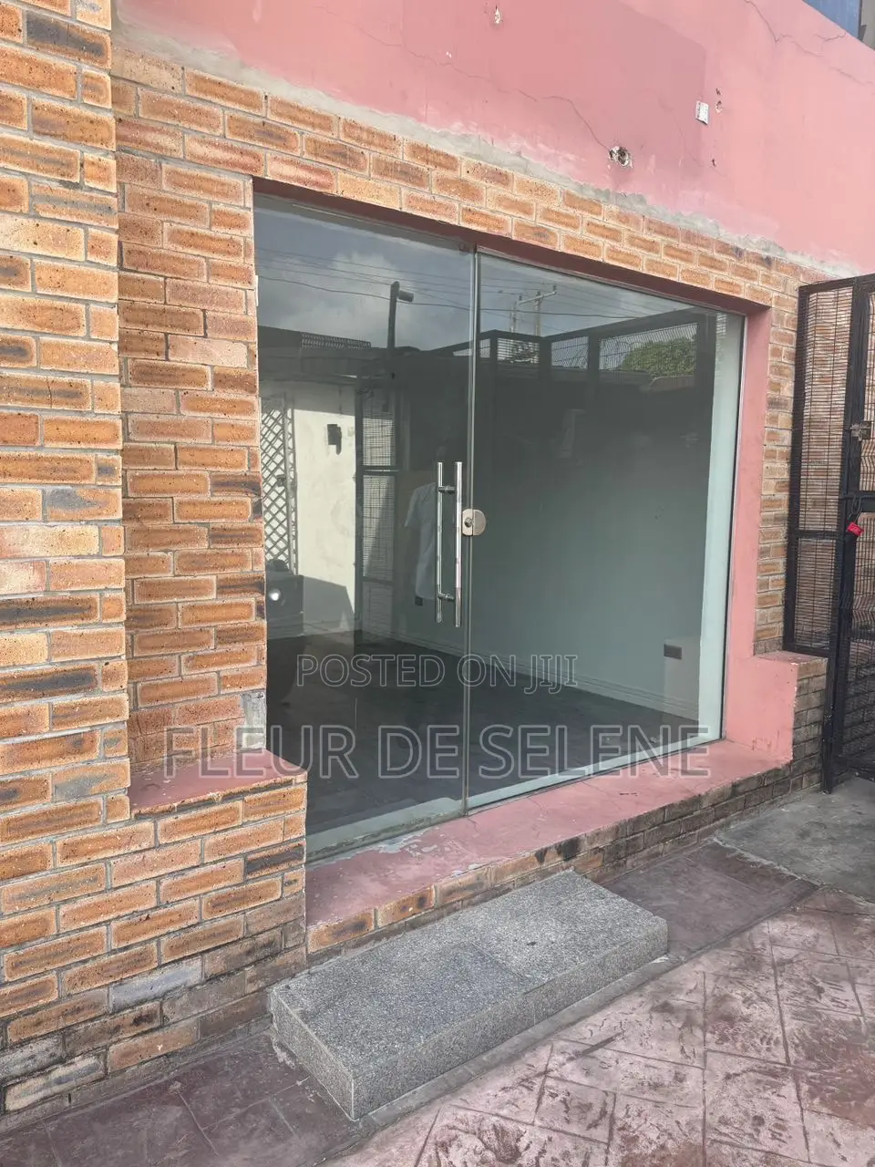 Office /Shop Space || 6/8 Million || Lekki Phase 1, Lagos in Lekki Phase 1