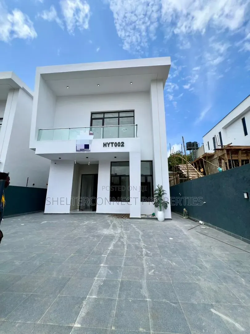 4bdrm Duplex in Chevron for sale in Chevron