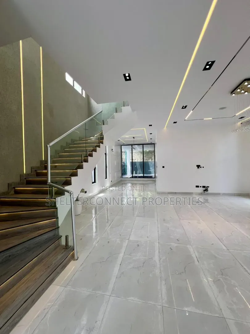 4bdrm Duplex in Chevron for sale in Chevron