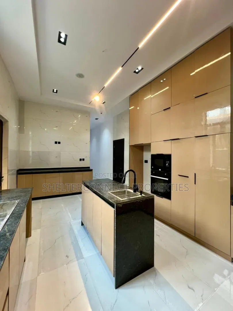 4bdrm Duplex in Chevron for sale in Chevron