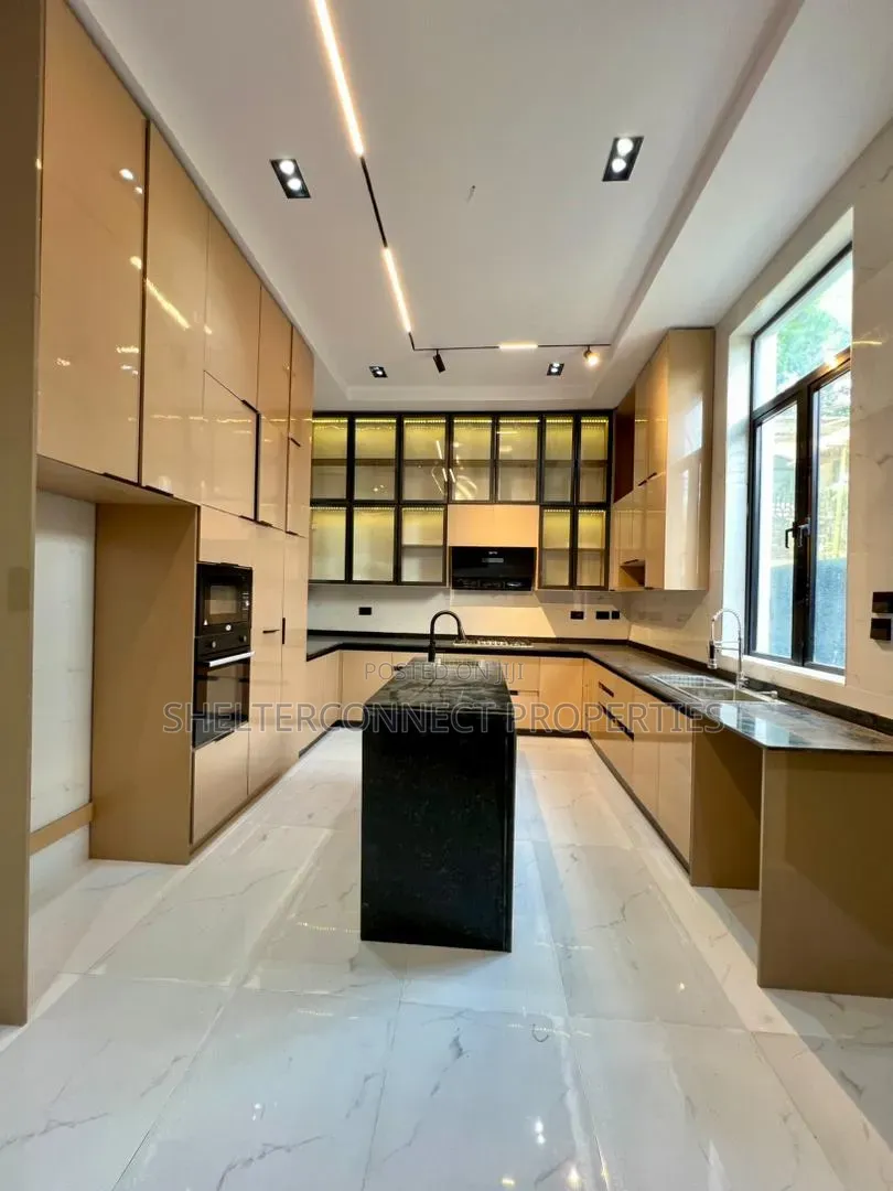 4bdrm Duplex in Chevron for sale in Chevron