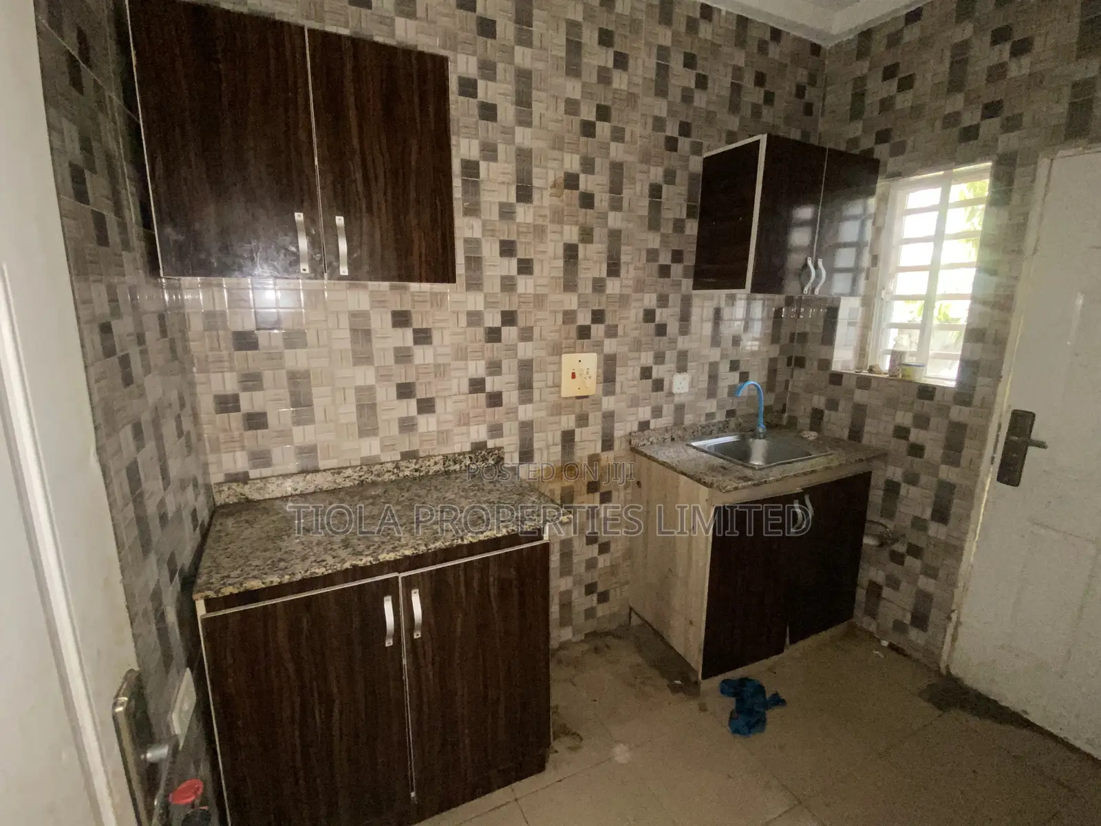 2bdrm Block of Flats in Crd Estate, Sabon Lugbe for sale in Sabon Lugbe