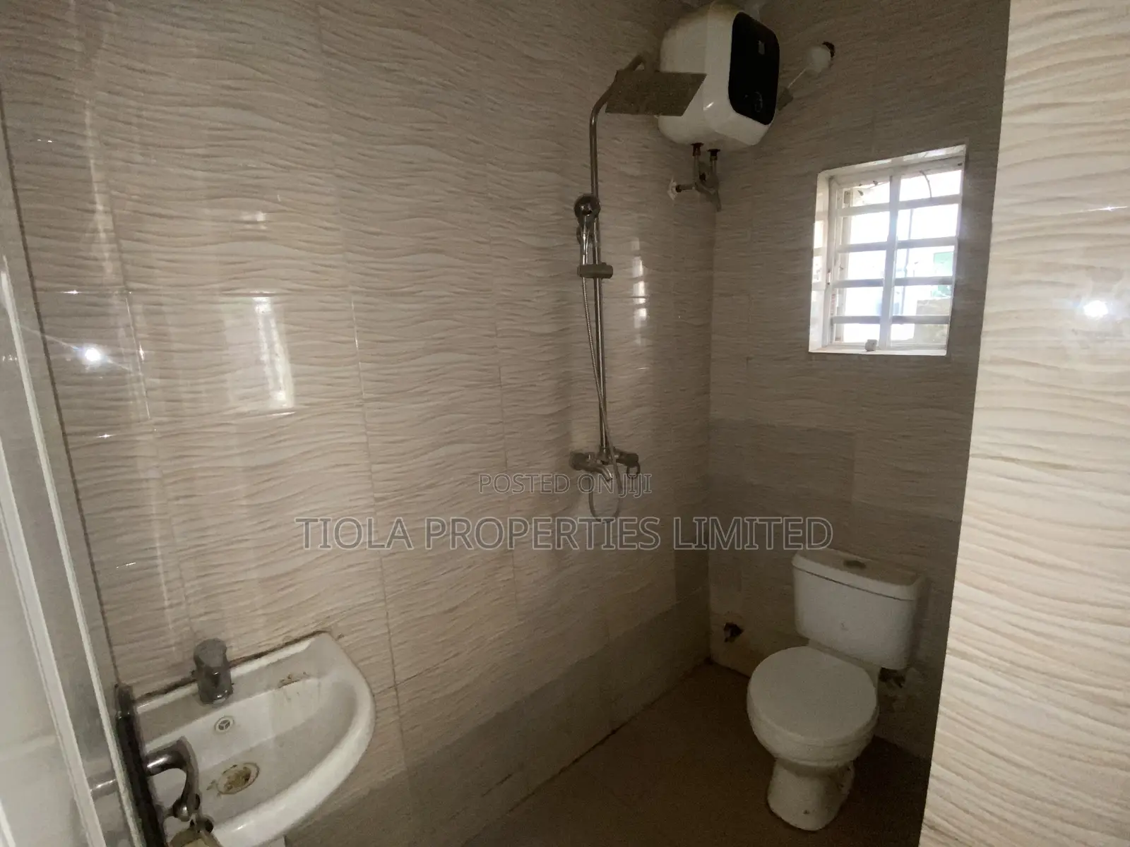 2bdrm Block of Flats in Crd Estate, Sabon Lugbe for sale in Sabon Lugbe