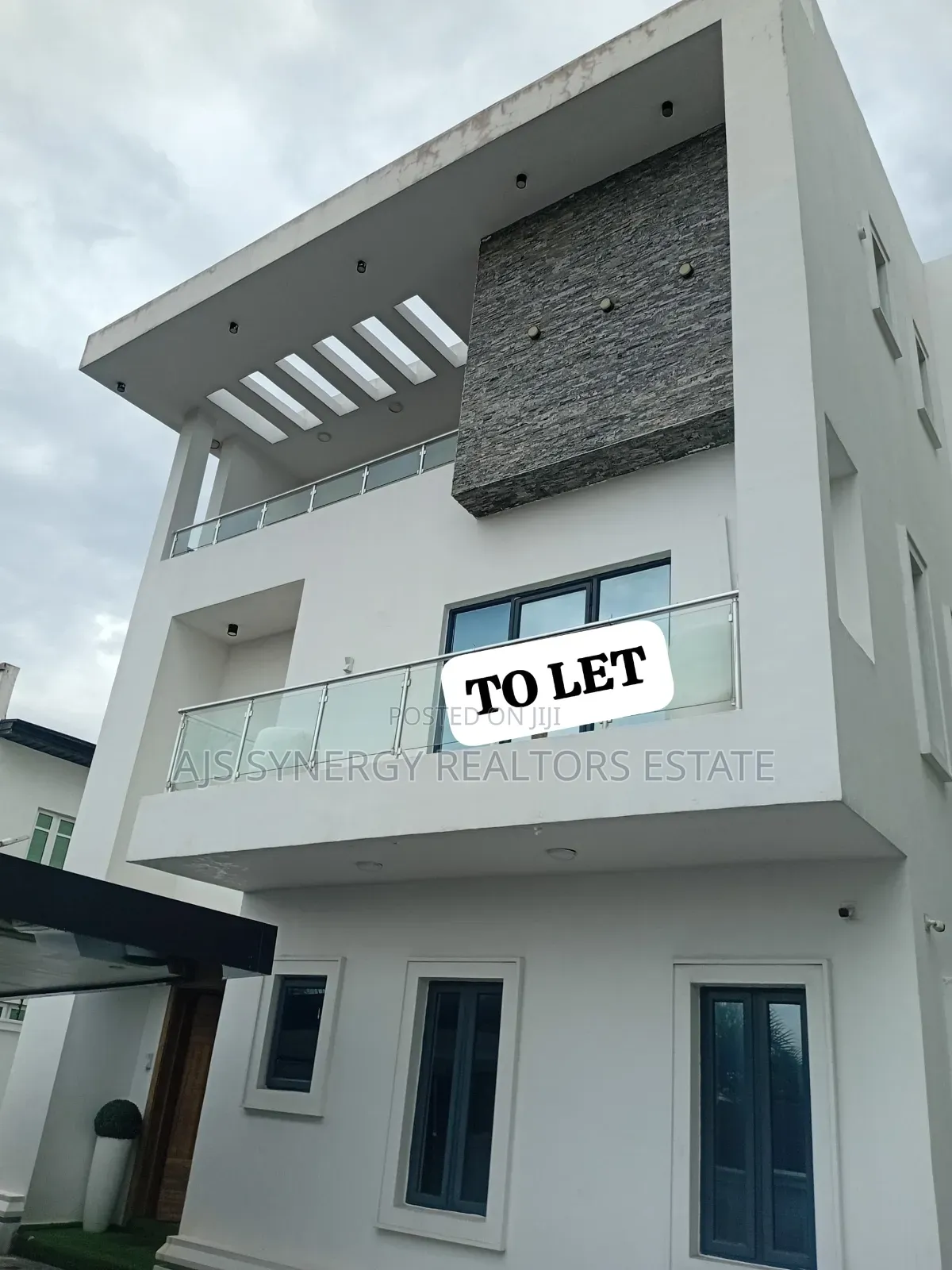 Furnished 6bdrm Duplex in Lekki Phase 1 for rent in Lekki Phase 1