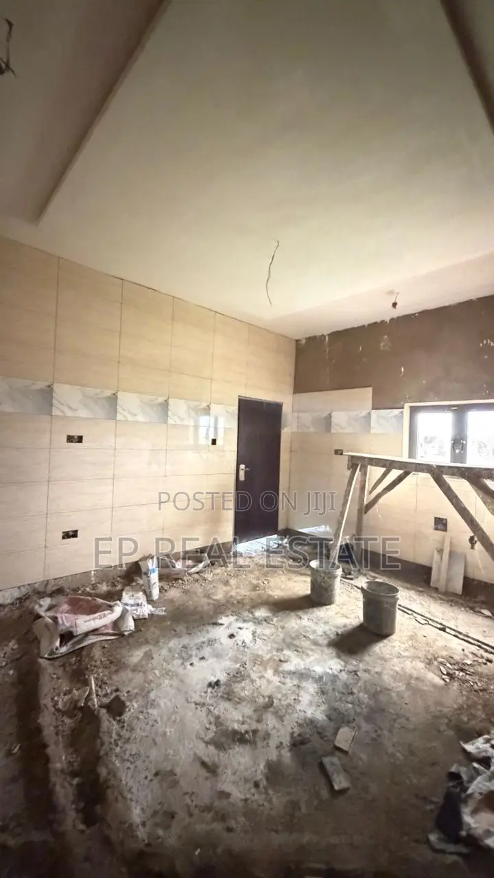 3bdrm Apartment in Kaura for sale in Kaura
