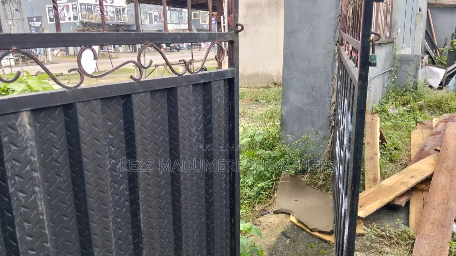 To Let / Lease: Fenced Plots on Sars Rd , Ph in Rukpokwu