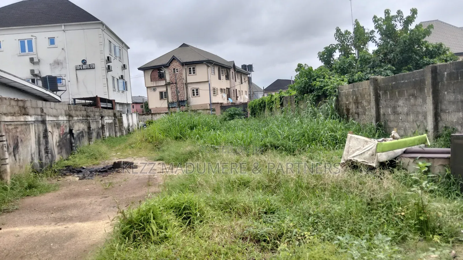 To Let / Lease : Fenced 500 SQMTRS on Major Sars Road Port Harcourt in Rukpokwu