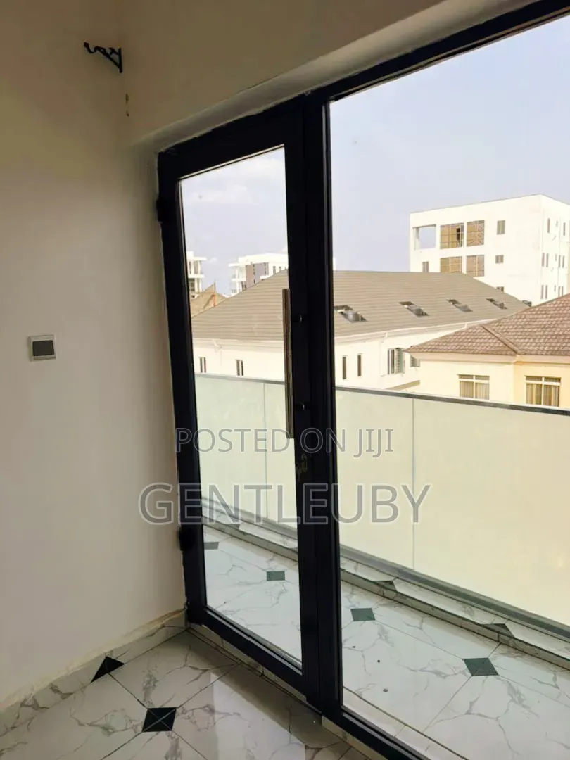 2bdrm Apartment in Conservation Rd, Lekki Phase 2 for rent in Lekki Phase 2