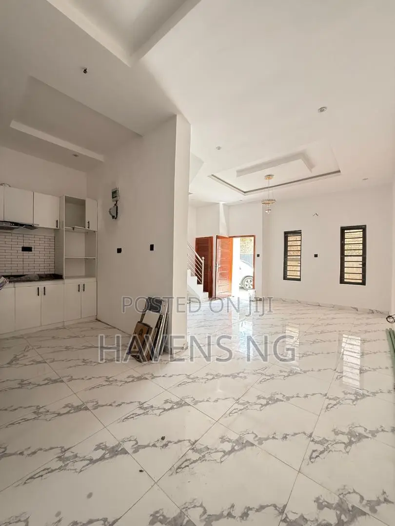 2bdrm Duplex in Lekki Phase 2 for sale in Lekki Phase 2