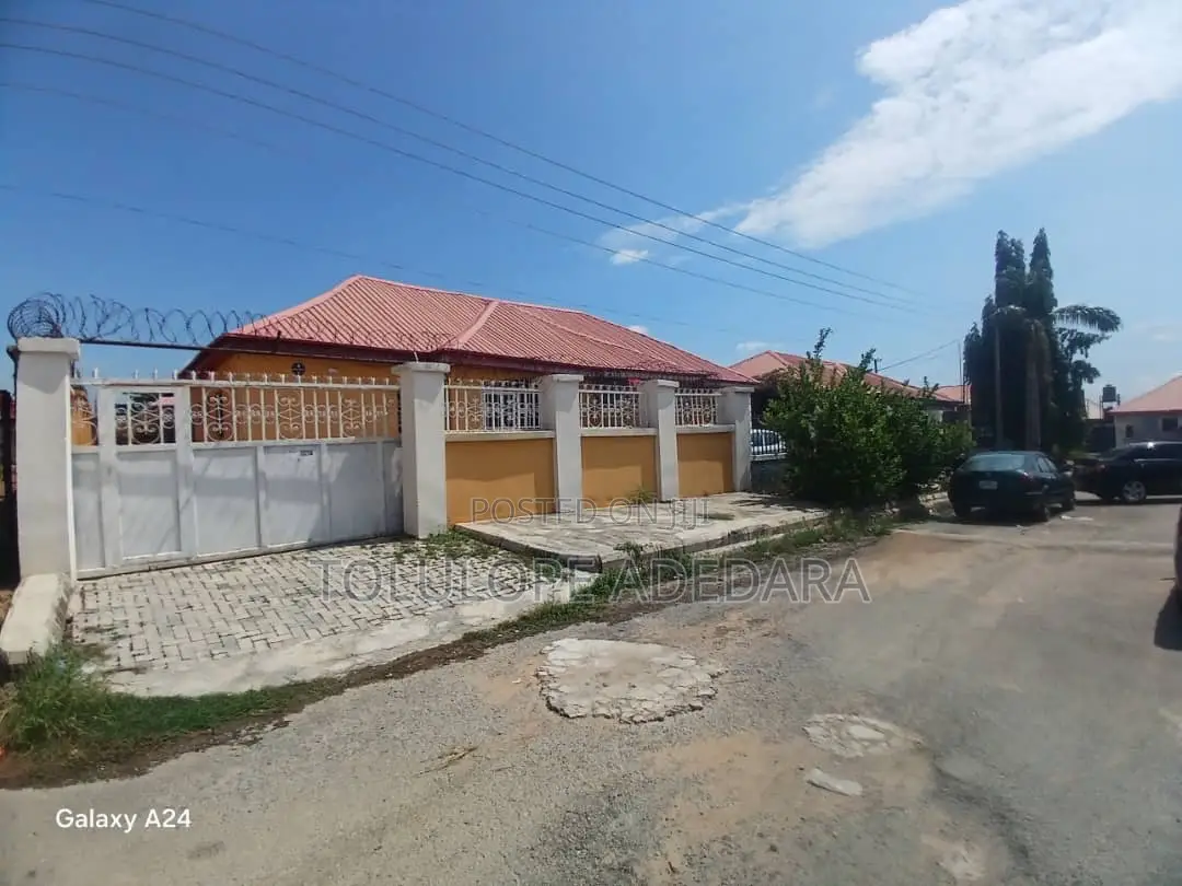 2bdrm Bungalow in Trademore Estate, Lugbe District for sale in Lugbe District