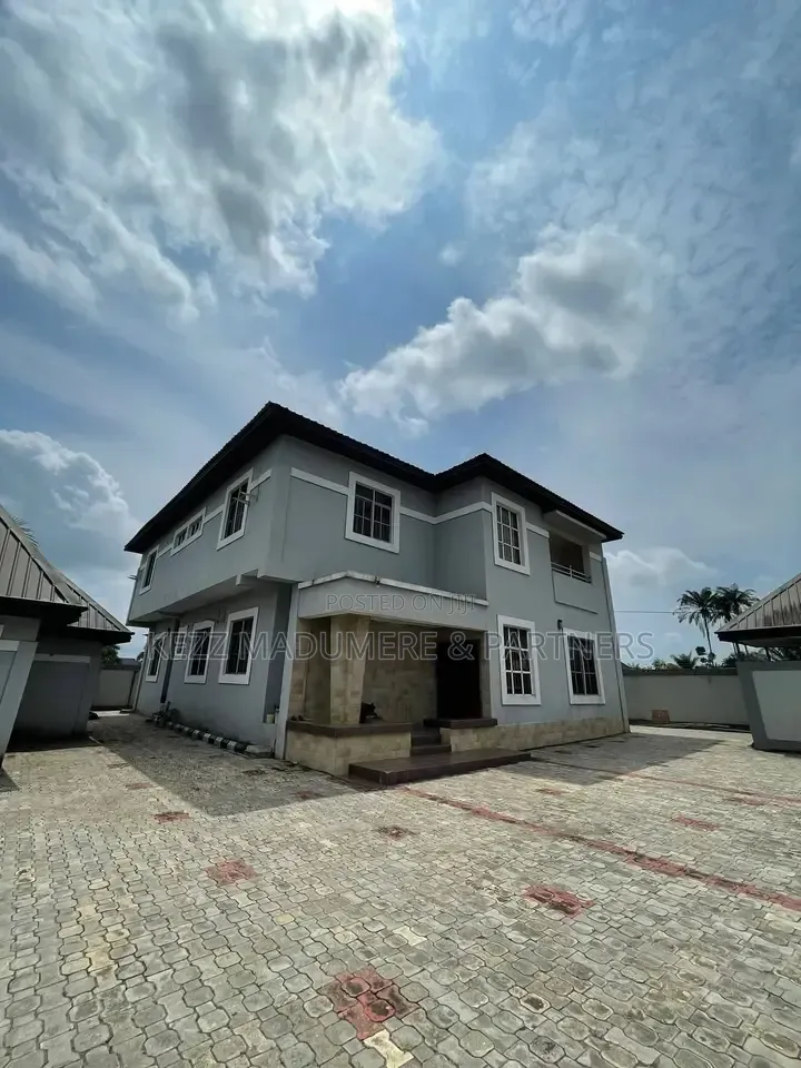 4bdrm Duplex in New Layout Apu Road for sale in New Layout