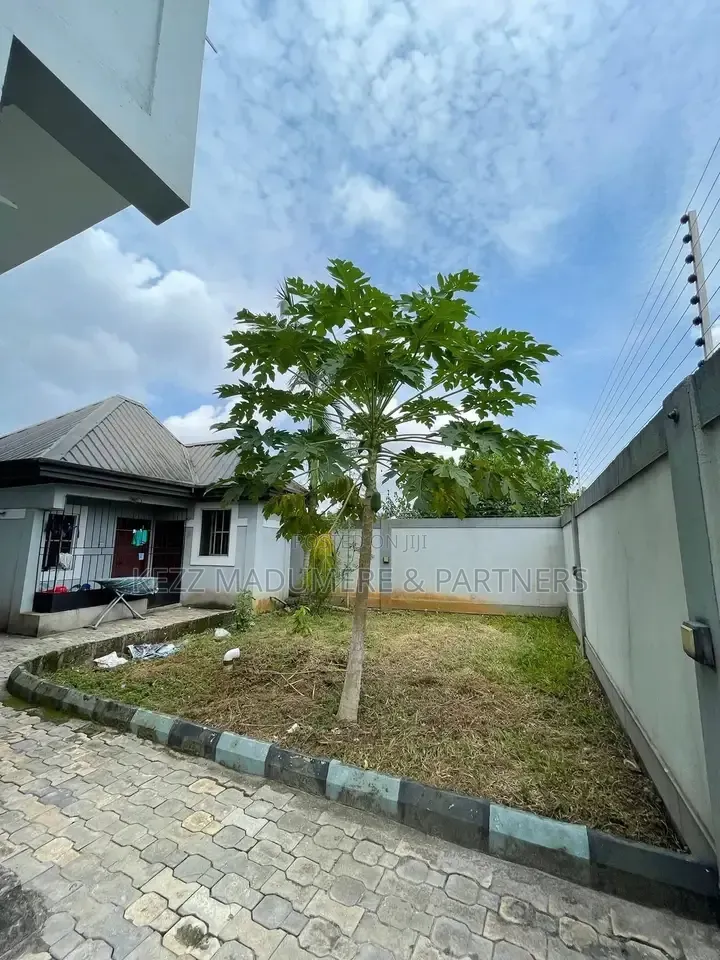 4bdrm Duplex in New Layout Apu Road for sale in New Layout