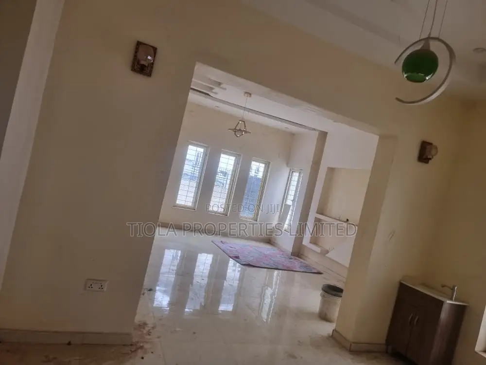 3bdrm Duplex in Glory Estate, Sabon Lugbe for rent in Sabon Lugbe