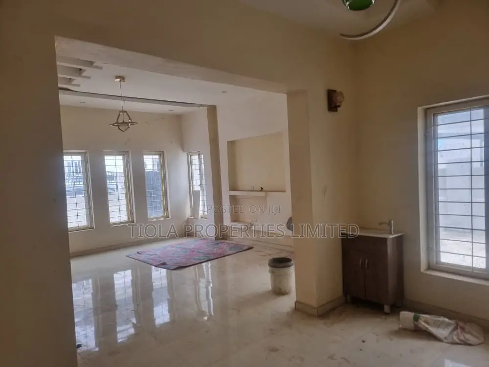 3bdrm Duplex in Glory Estate, Sabon Lugbe for rent in Sabon Lugbe