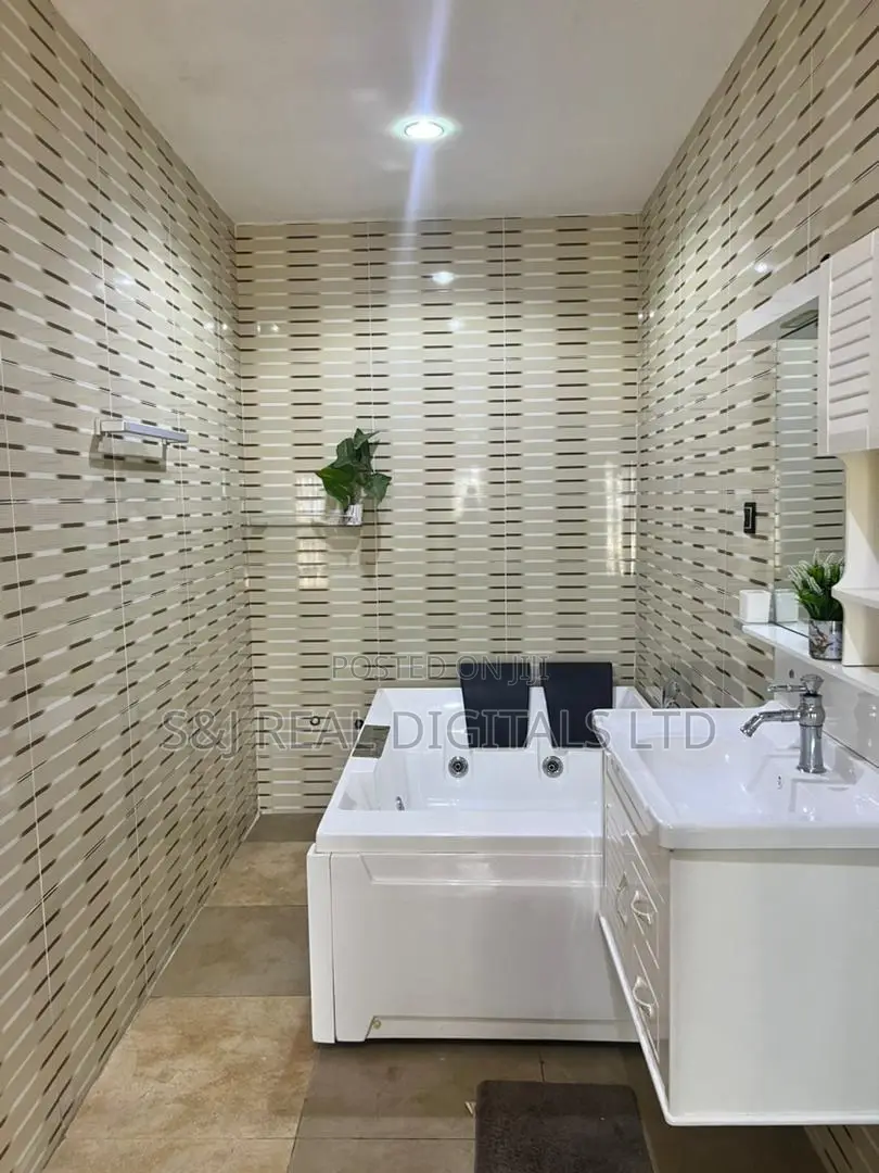 Furnished 6bdrm Duplex in Idu for sale in Idu