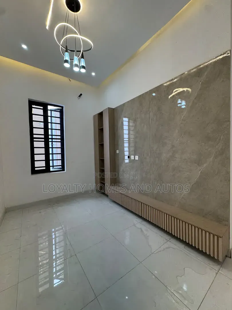 5bdrm Duplex in Thomas Estate for sale in Thomas Estate