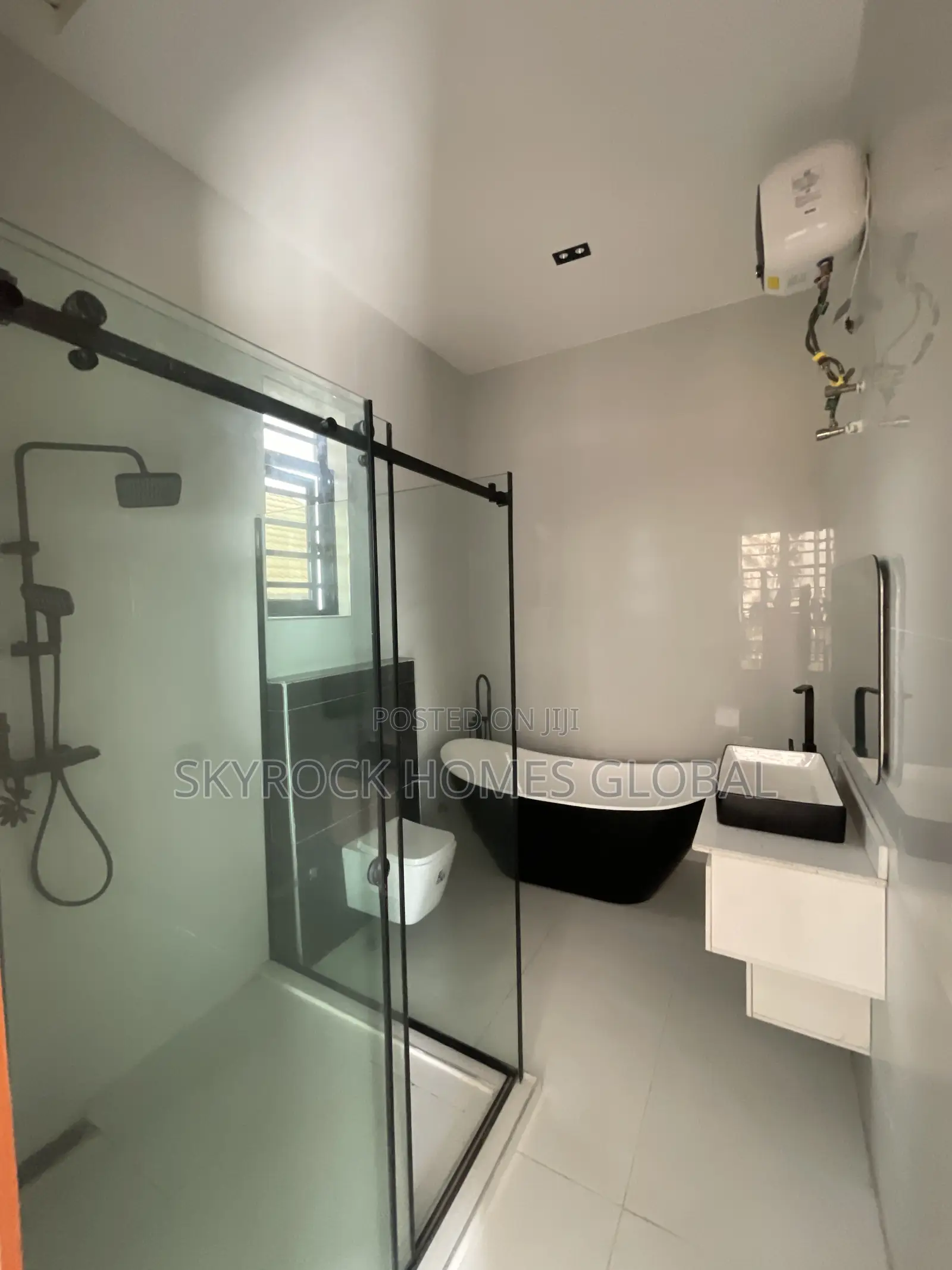 4bdrm Duplex in Thomas Estate for sale in Thomas Estate