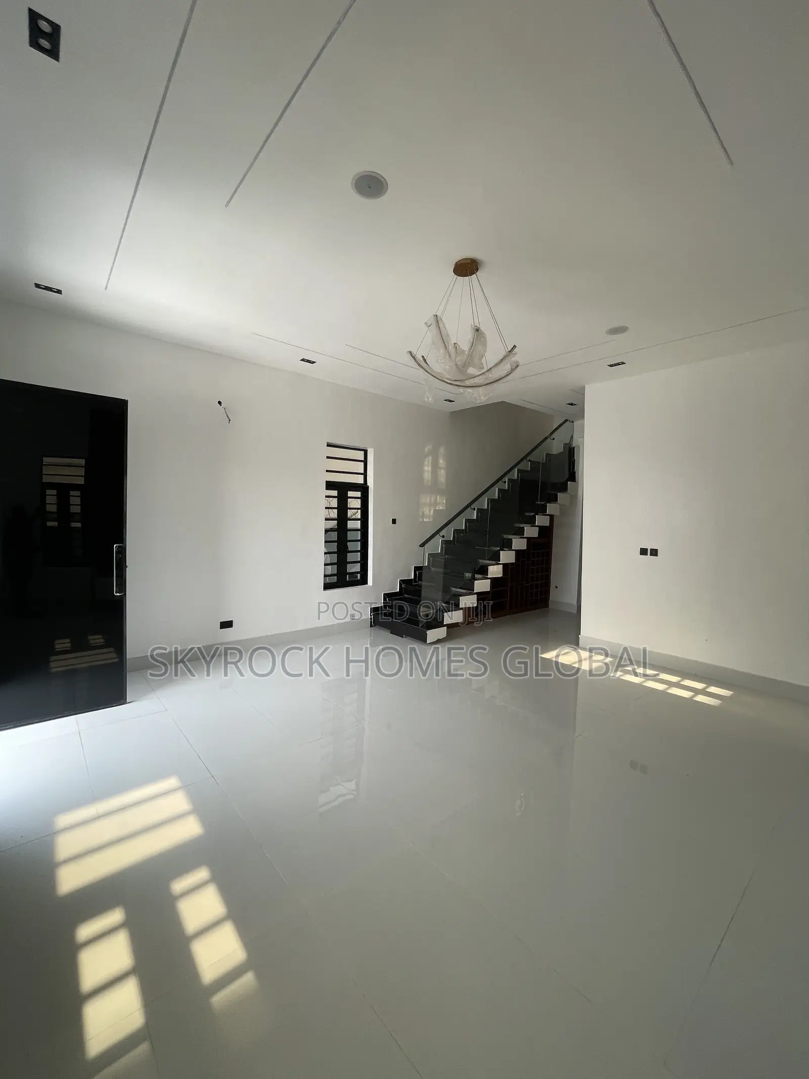 4bdrm Duplex in Thomas Estate for sale in Thomas Estate