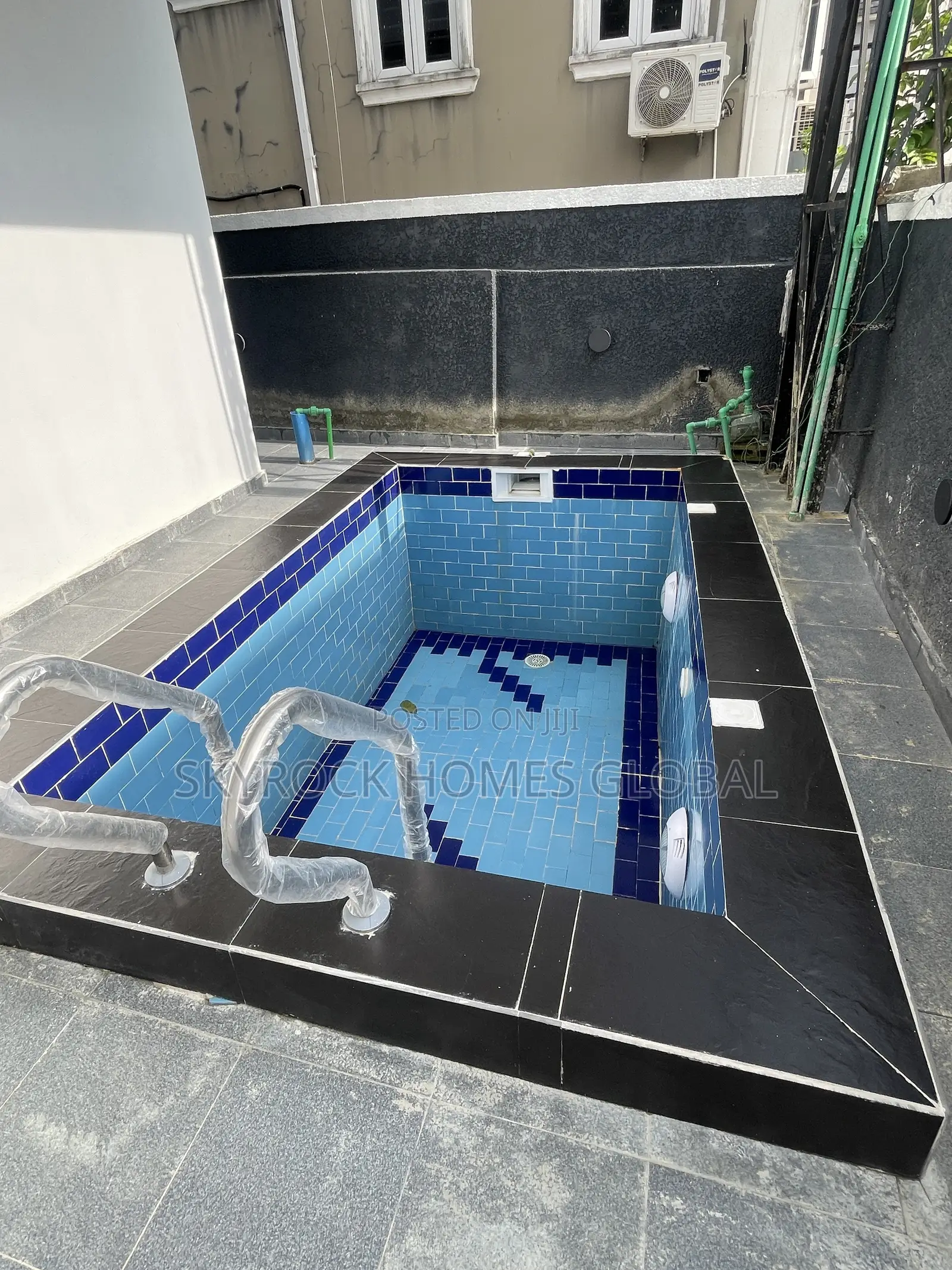 4bdrm Duplex in Thomas Estate for sale in Thomas Estate