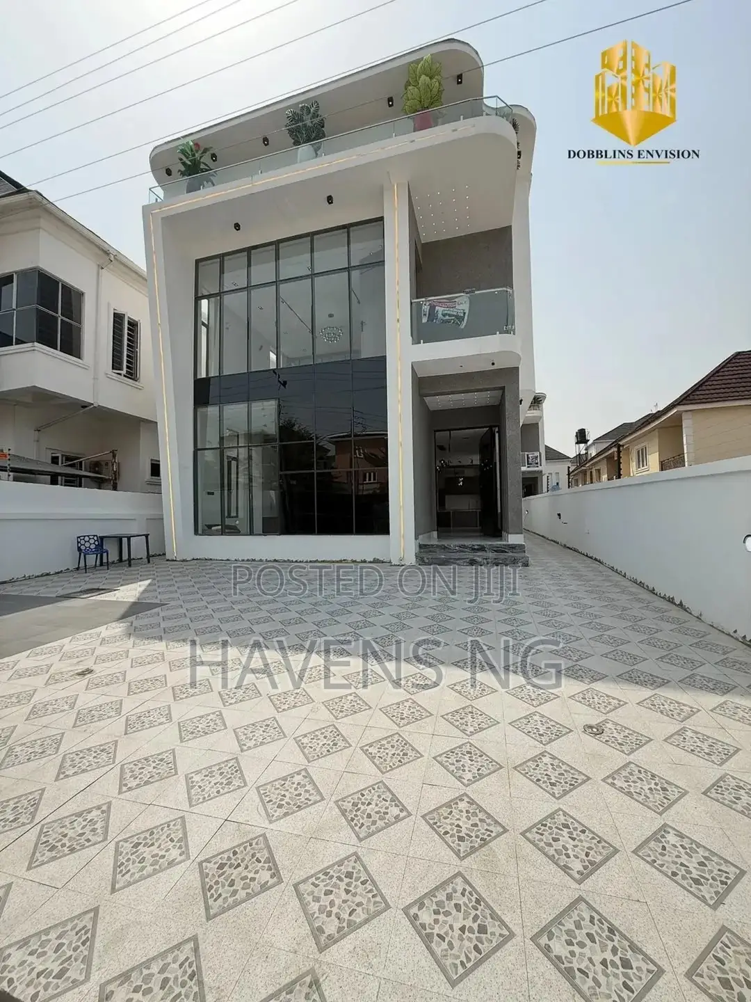 5bdrm Duplex in Chevron for sale in Chevron