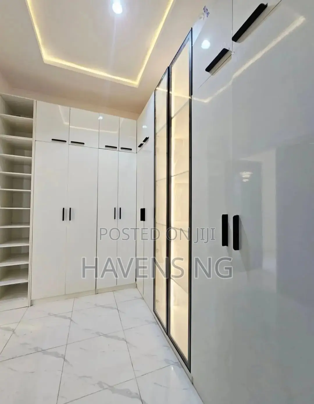 5bdrm Duplex in Ikota for sale in Ikota