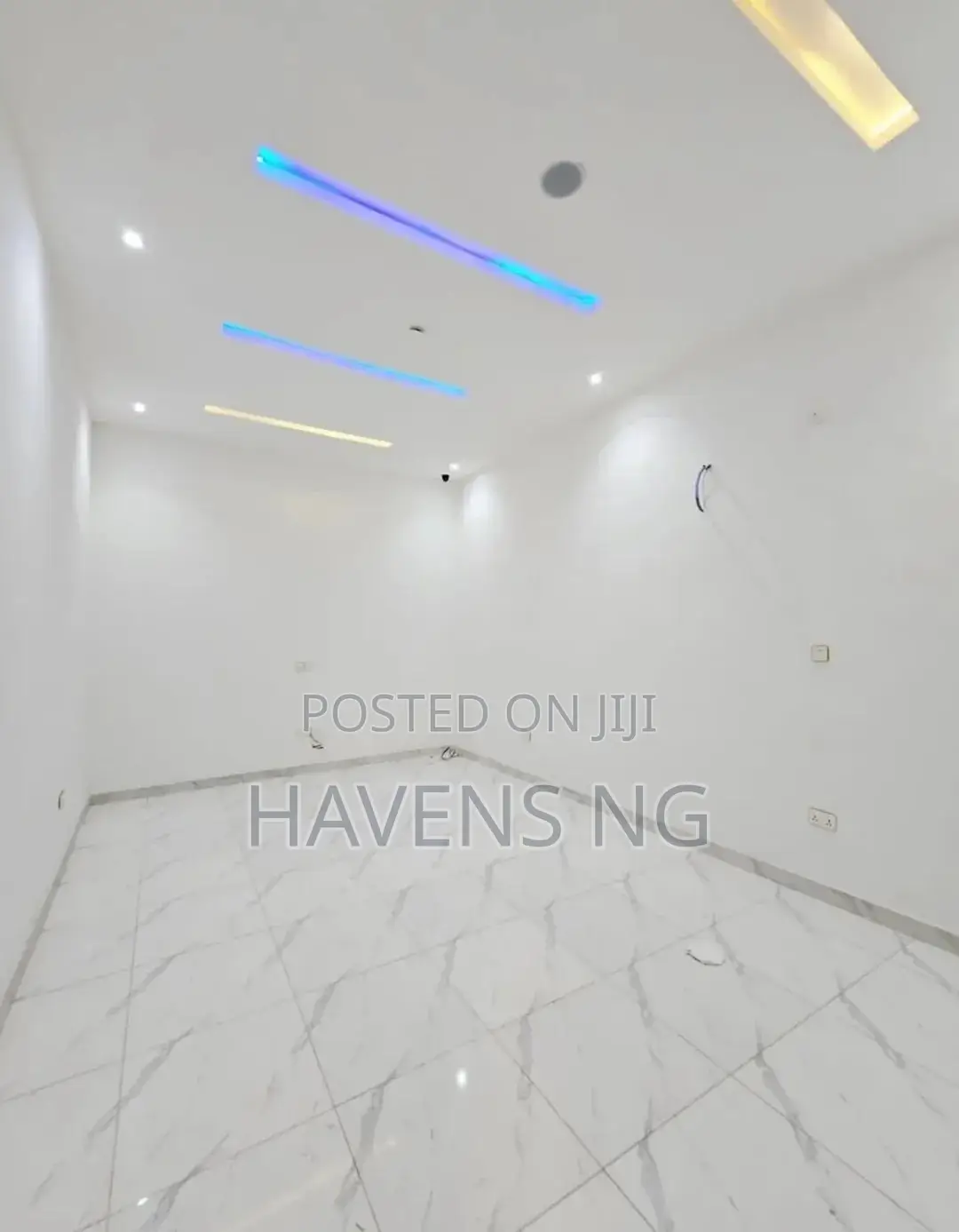 5bdrm Duplex in Ikota for sale in Ikota