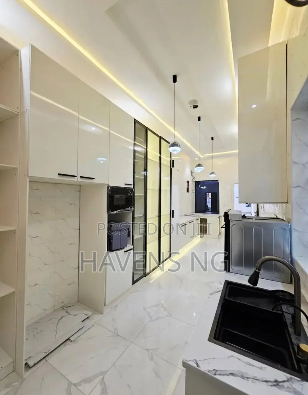 5bdrm Duplex in Ikota for sale in Ikota