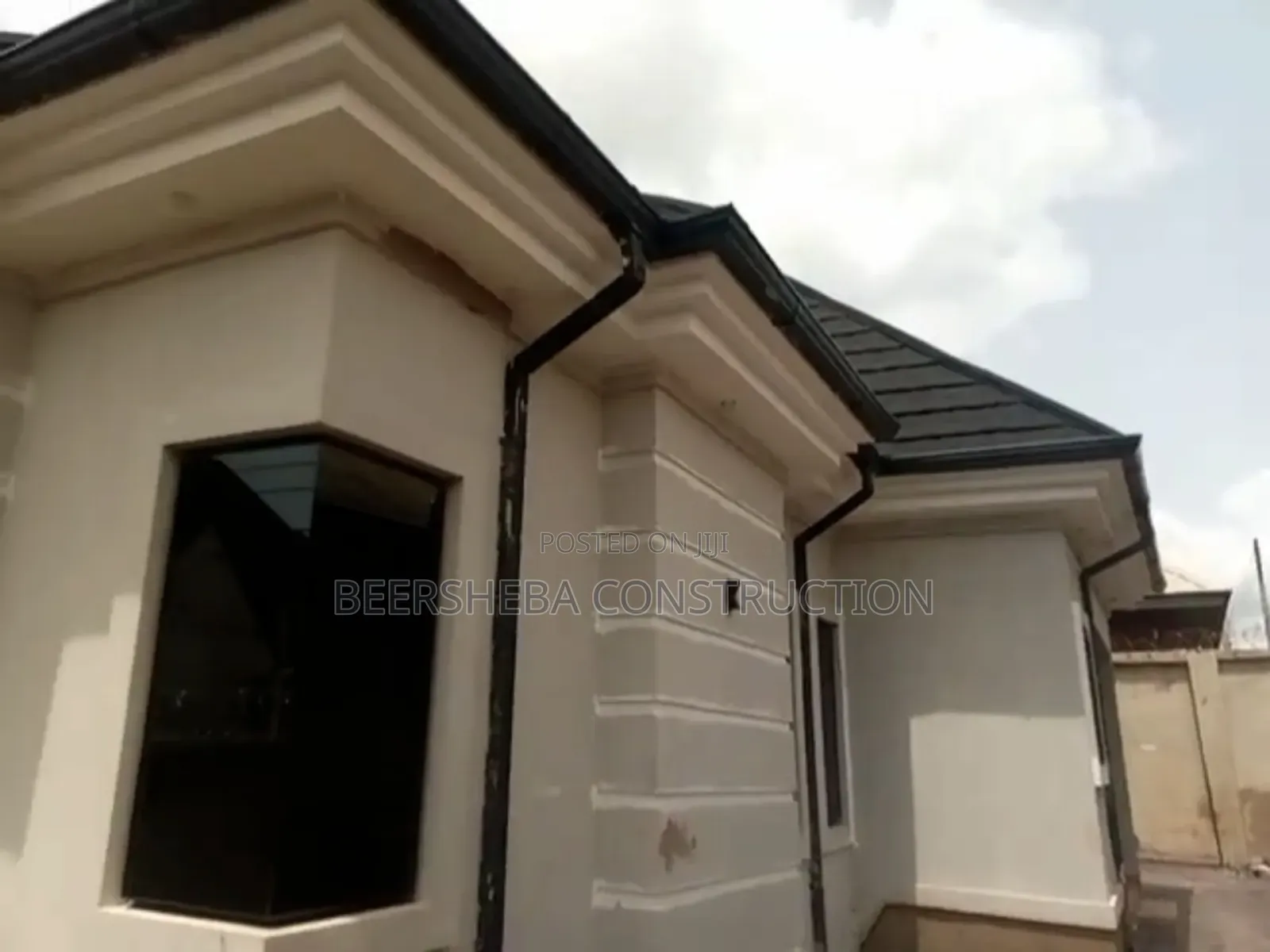 3bdrm Apartment in Ngozika Estate, Awka for sale in Awka