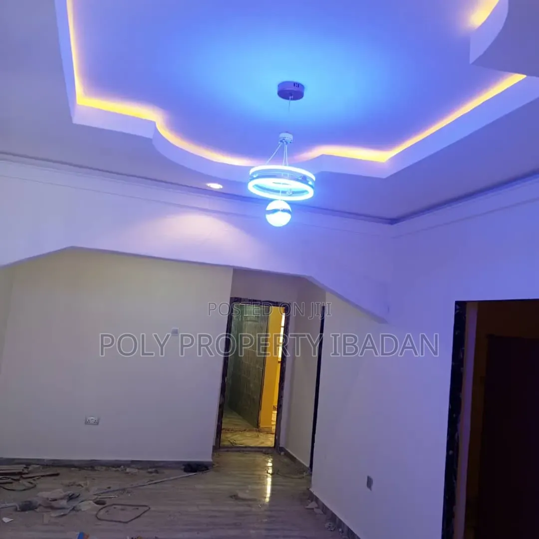 2bdrm Block of Flats in Tinubu Estate, Iwo Road for rent in Iwo Road