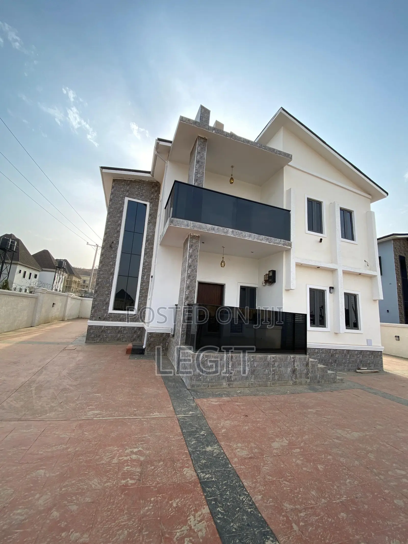4bdrm Duplex in Lugbe District for sale in Lugbe District